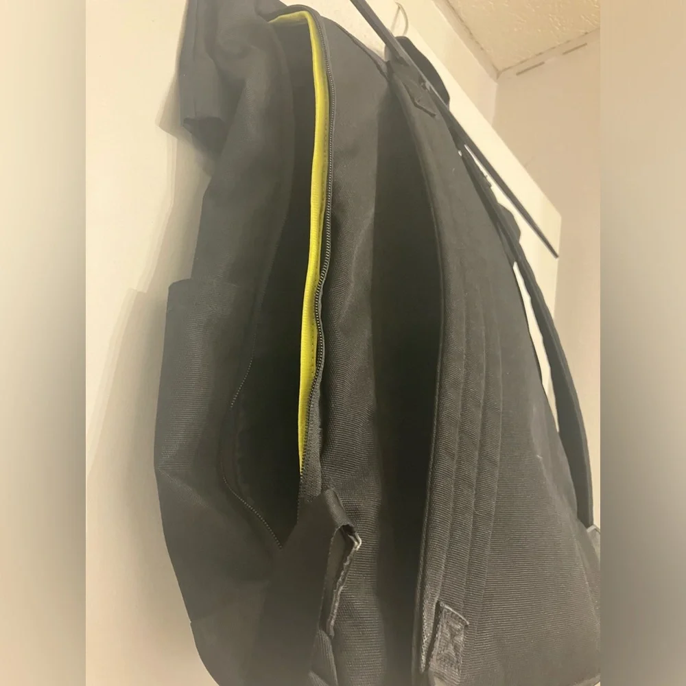 Timbuk2 tuck laptop backpack in black with lots of interior & exterior pockets